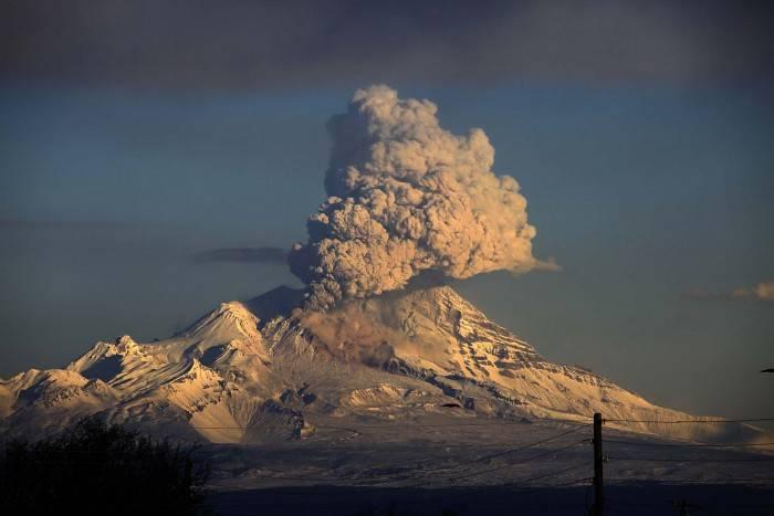 Reportan erupción del volcán Shivéluch en Rusia
