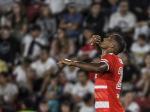 Salomón abrió su cuenta en el River con doblete