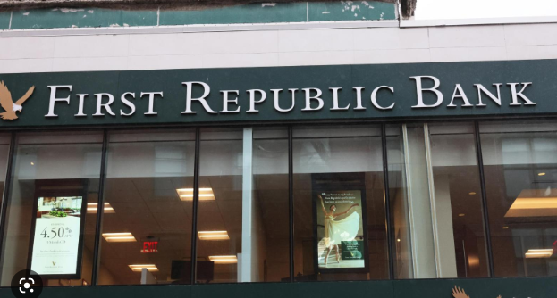 First Republic anuncia despidos tras perder un 40% de sus depósitos
