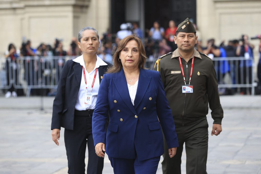 Testigos y pruebas telefónicas complican a Dina Boluarte