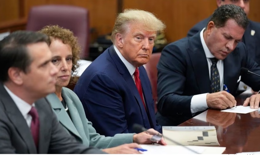 Trump ante la justicia por comprar silencio de actriz porno