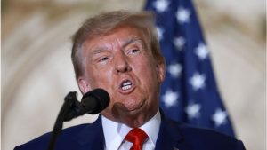 Trump revive el "fraude electoral" para desviar cargos en su contra