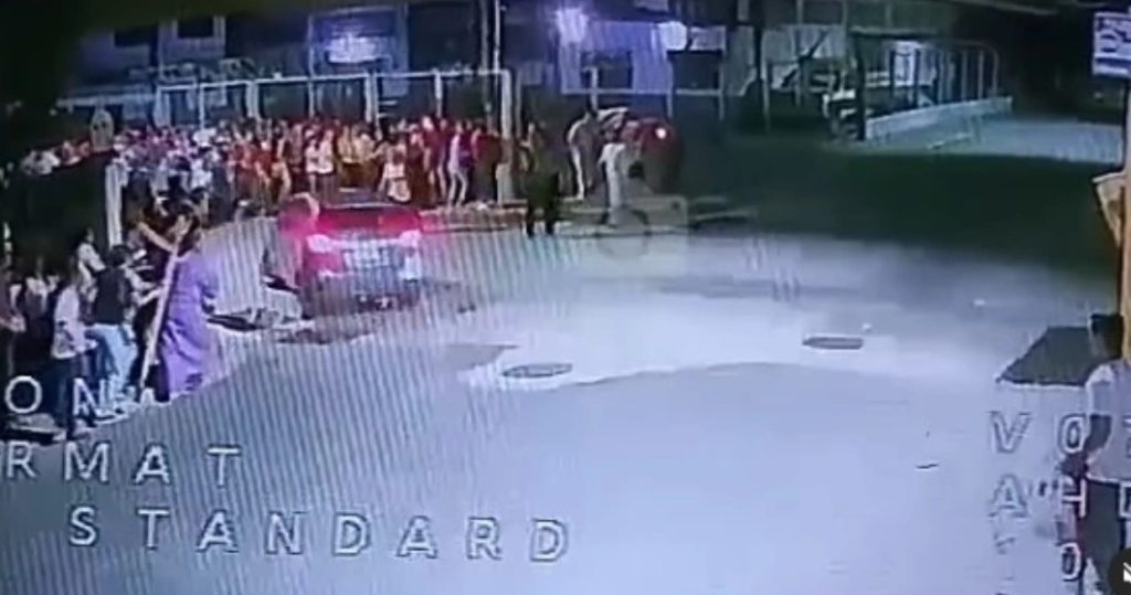 Conductor atropelló a feligreses durante procesión del Nazareno en Valencia (Imágenes sensibles)