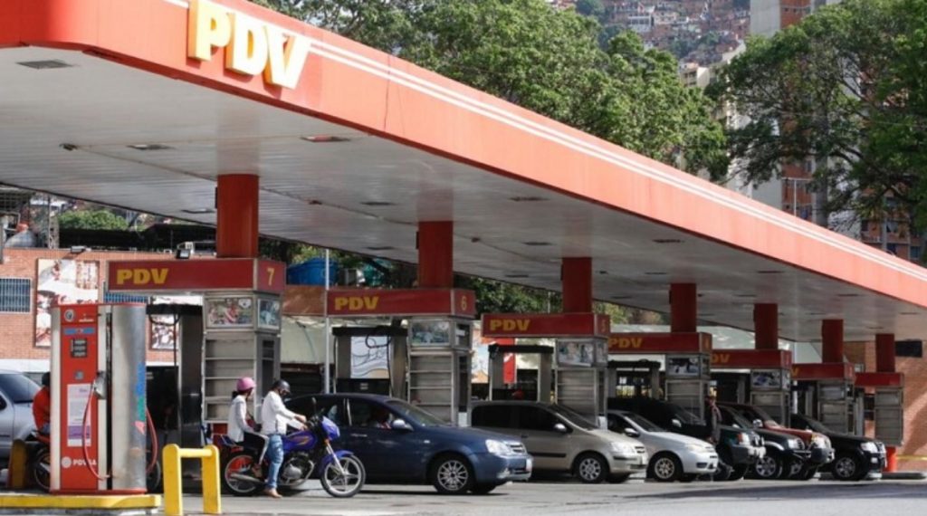 Vecinos resienten cierre abrupto de gasolinera en Santa Fe