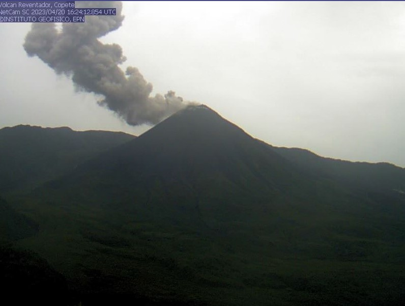Volcán Sangay expulsa nube de cenizas de 8 km en Ecuador