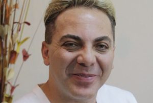 Cristian Castro se queda en ropa interior en pleno concierto