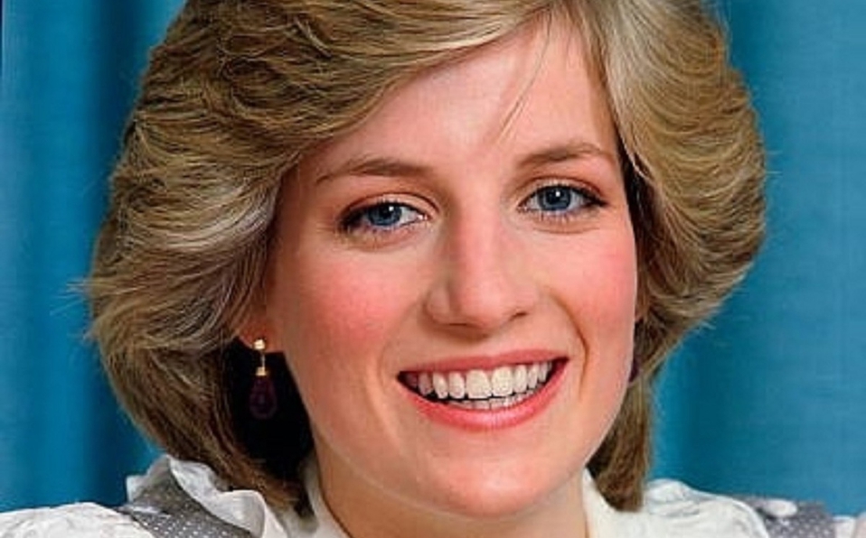 Joven causa sensación por su parecido con la Princesa Diana