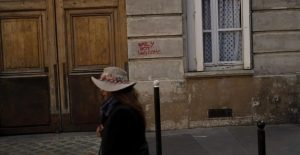 Vecinos del barrio donde grabaron Emily en Paris repugnan la fama que le dio la serie al lugar