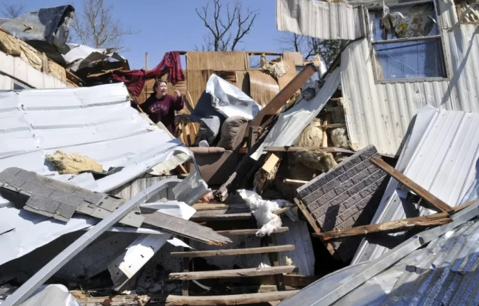 Tormenta «destructiva» con tornados deja varios muertos en el centro de EE UU