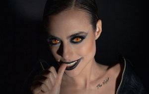 Lo prohibido y tentador llega con la "Noche" y Katherine Coll