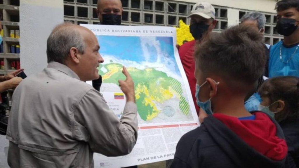 Gobierno nacional tiene previsto colocar 130 mil mapas en todas las escuelas del país