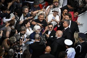 Cannes arranca con el frenesí de Johnny Depp, el alocado pelo azul de Helen Mirren y mucho más