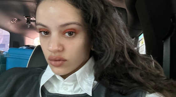 Rosalía se pronunció sobre cantante que difundió desnudo falso de ella