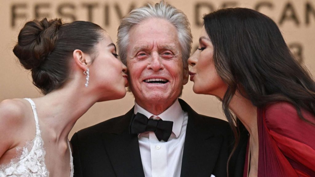 Michael Douglas recibe la Palma de Oro de Honor