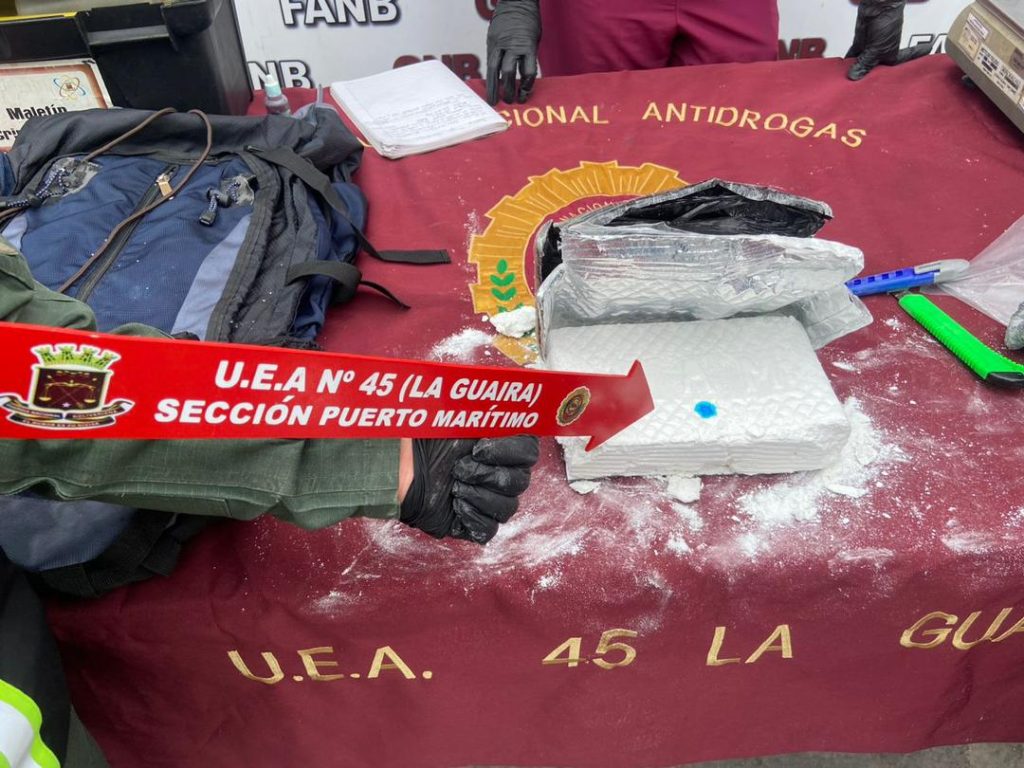 46 detenidos por incautación de 15 panelas de cocaína en La Guaira