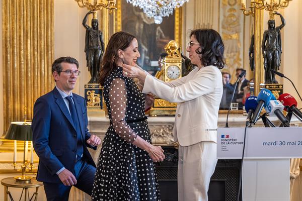 A Blanca Li y Luz Casal les dieron medalla de las Artes