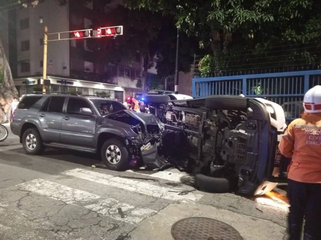 Aparatoso accidente vial en Chacao fue captado por cámaras de seguridad