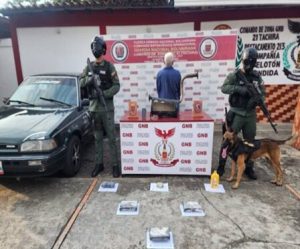 Agarraron a un pasajero de avión con 11 kilos de cocaína
