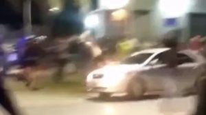 Tras pelea a la salida de un bar, huyó a toda velocidad y atropelló a un joven (Imágenes sensibles)