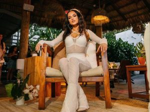 Becky G exigió respeto de la prensa tras incidente en aeropuerto