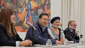 Bolivia evalúa pagar importaciones con yuanes