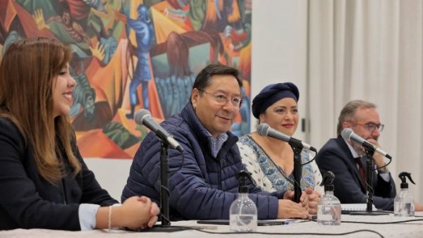 Bolivia evalúa pagar importaciones con yuanes