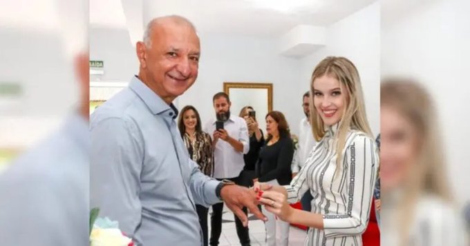 Alcalde brasileño de 65 años se lanzó al agua con una jovencita de 16