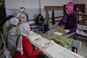 Candidatos buscan captar a los indecisos para elecciones de Turkiye