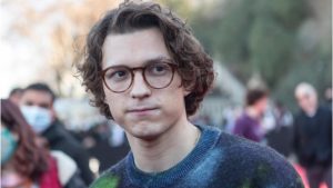 Tom Holland lleva más de un año sobrio y dice que rodar 'The Crowded Room' le llevó a "derretirse un poco en casa