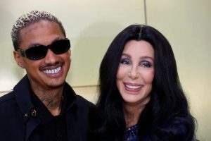 Cher terminó la relación con su pareja 40 años menor que ella