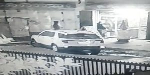 Cámara captó el momento en que tirotean a un asaltante venezolano en Chile