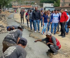 Colocaron 100 metros de tubería en la UD-7 de Caricuao en Caracas