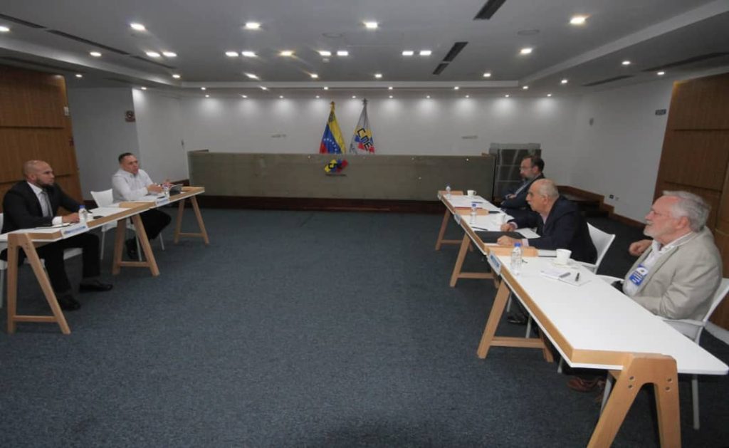Comisión técnica del CNE recibe a oposición