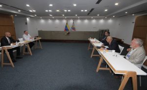 Comisión técnica del CNE recibe a oposición