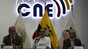 Convocan elecciones generales anticipadas en Ecuador