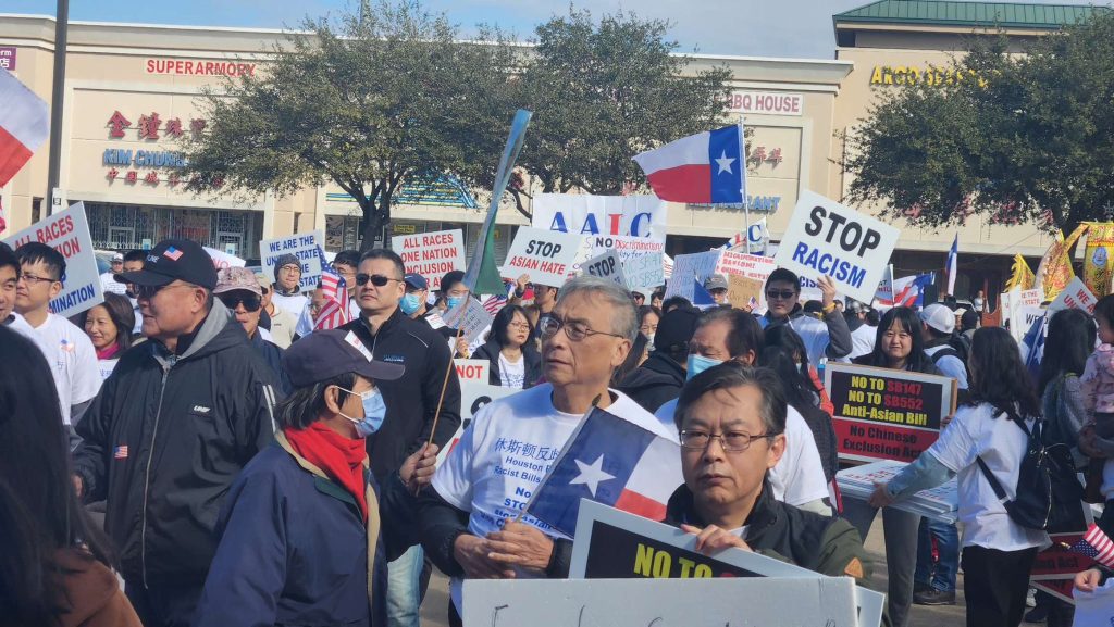 Demandan a Florida por ley que impide comprar tierras a inmigrantes