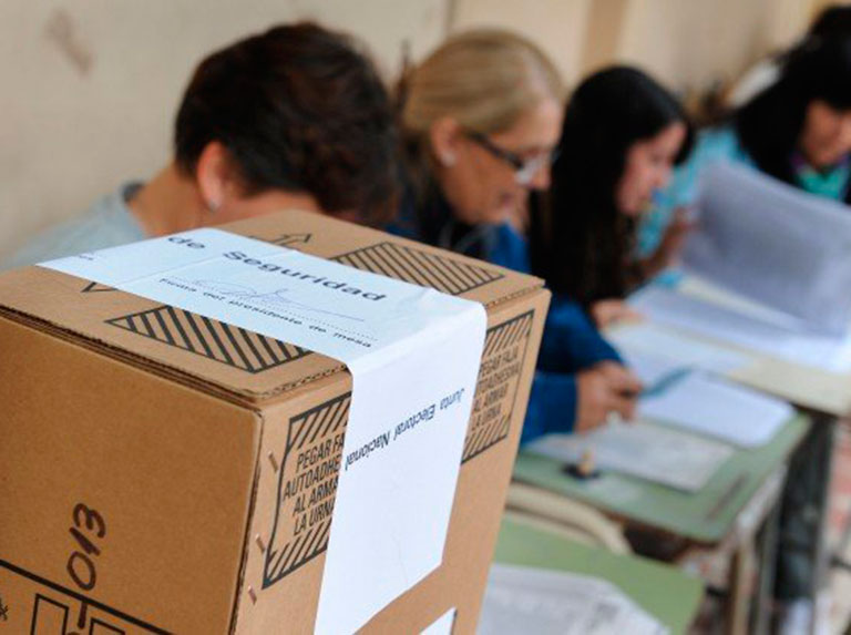 Denuncian persecución en suspensión de elecciones en Argentina