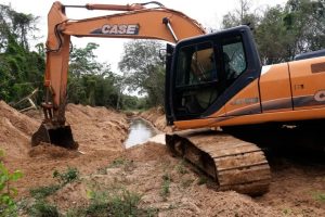Despejan cauce del río Aragüita en la zona norte de Anzoátegui