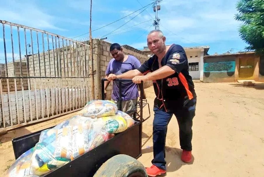 Distribuyen alimentos en municipios foráneos del Zulia