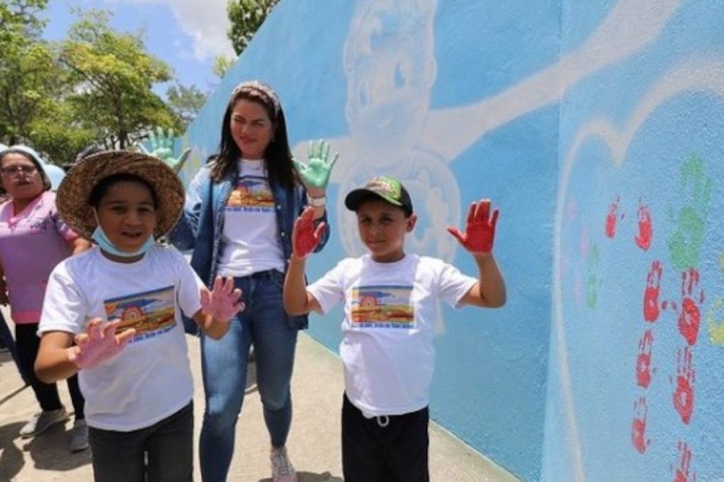 En Maturín pintan mural en honor a los niños con condición autismo