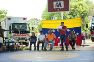 Entregan ambulancia y unidad de transporte en Barinas 