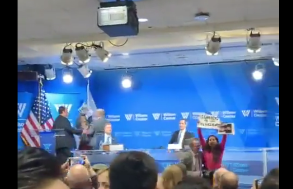 Al grito de "Guaidó es un mentiroso, Guaidó es un delincuente", interrumpen rueda de prensa en Miami