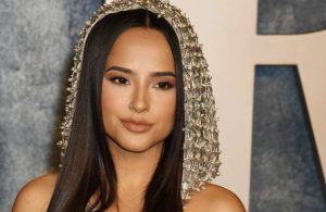 Becky G fue violentada por reporteros en un aeropuerto de México