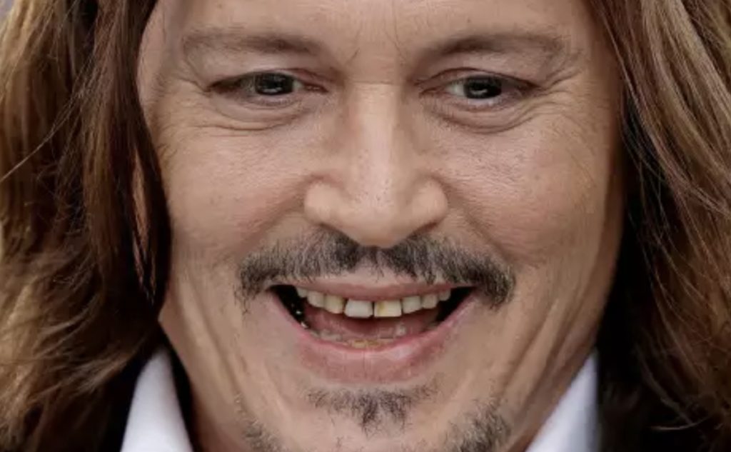 ¿Por qué los dientes de Jhonny Depp lucen en deplorable estado?