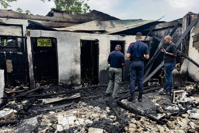 19 niños murieron y 6 en estado crítico tras incendio en una secundaria de la población minera de Mahdia