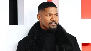 Se prolonga la hospitalización de Jamie Foxx y su familia se prepara para lo peor