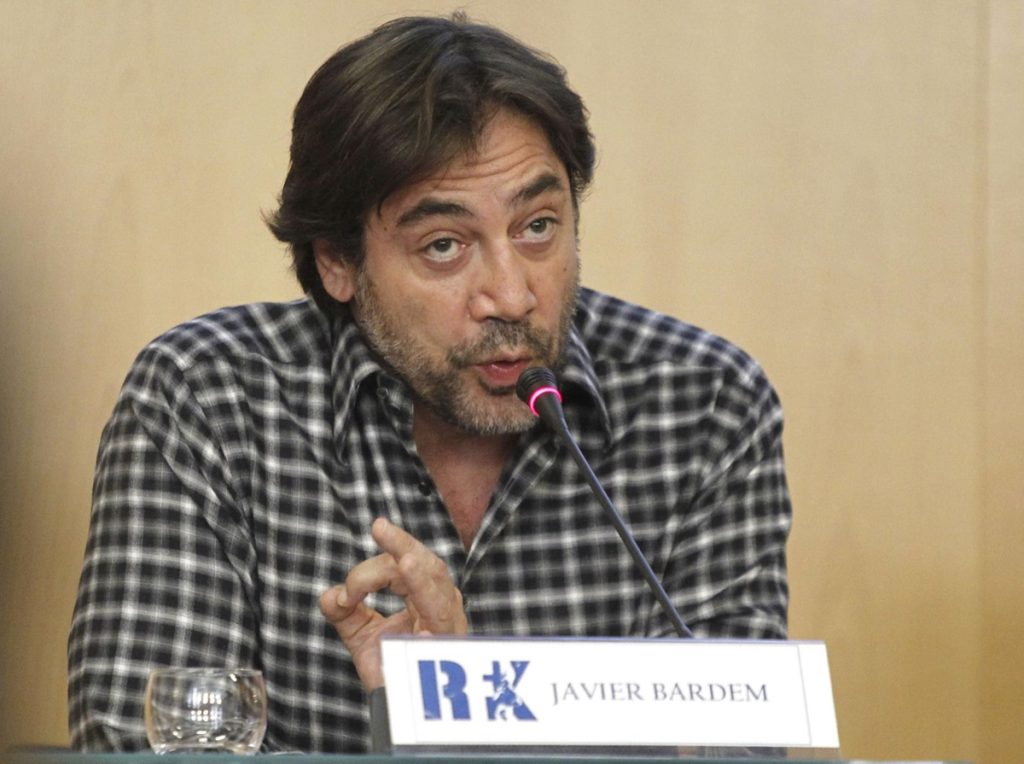 Javier Bardem se pone de lado de los guionistas de Hollywood