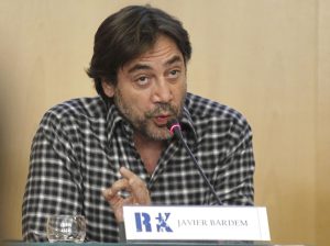 Javier Bardem se pone de lado de los guionistas de Hollywood