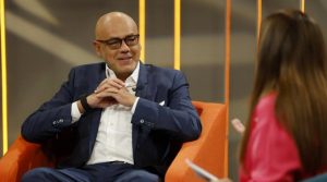 Entre mil y tres mil dólares paga Dinorah Figuera a Diputados y activistas de la oposición