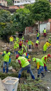 Limpian quebrada La Represa de Antímano